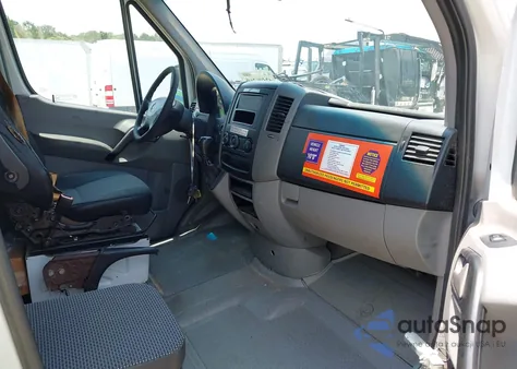 2011 Mercedes-Benz Sprinter 2500 High Roof из США, поврежденный, VIN WD3PE8CB0B5561293